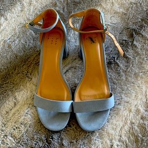 Baby blue women’s shoes 👠